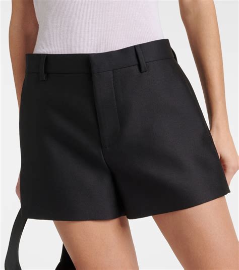 Wool silk gabardine shorts in black 